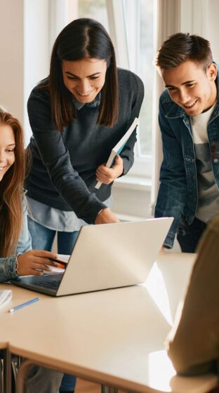 shutterstock-2090272477-zugeschnitten-hoch